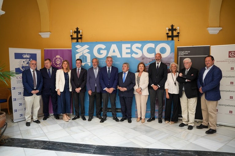 Sevilla reduce a tres meses los plazos de las licencias